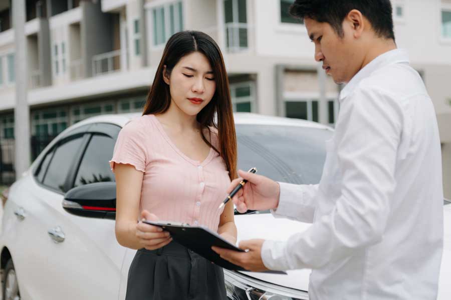 Negotiation tips for dealing with insurance adjusters after a car accident in Singapore